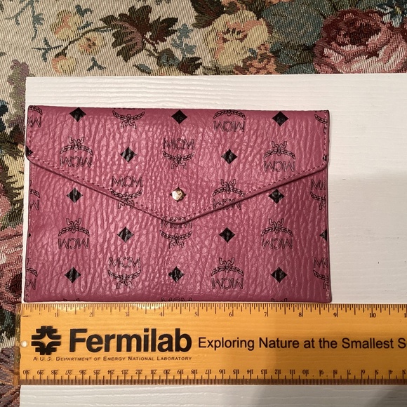 MCM GWP VIP Envelope Clutch Pink w/unbranded Chain Brand New - Picture 3 of 7
